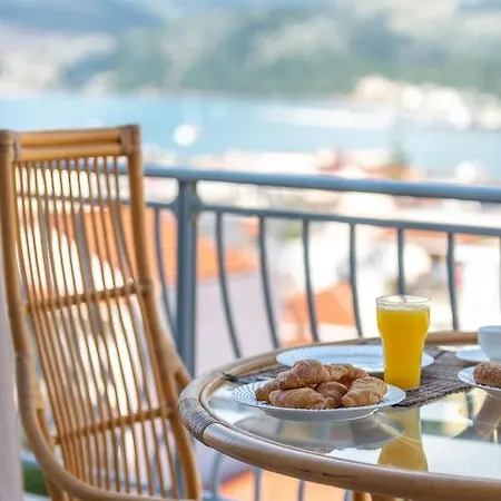 Elegant Living 아파트