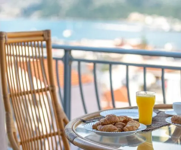 Elegant Living Apartment