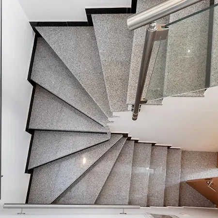 Elegant Living Apartment