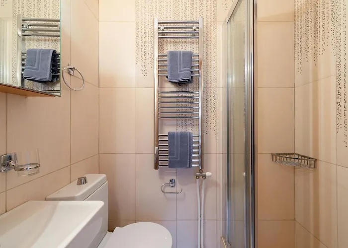 Elegant Living ארגוסטולי