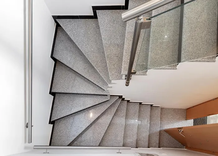 Elegant Living דירה